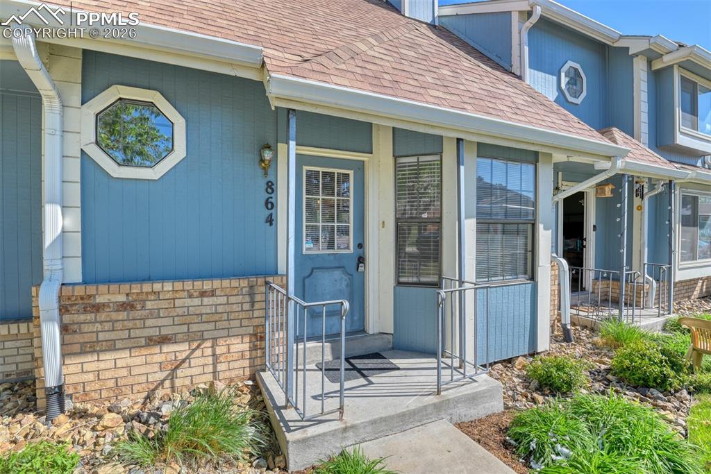 Image 3 of 32: Entry