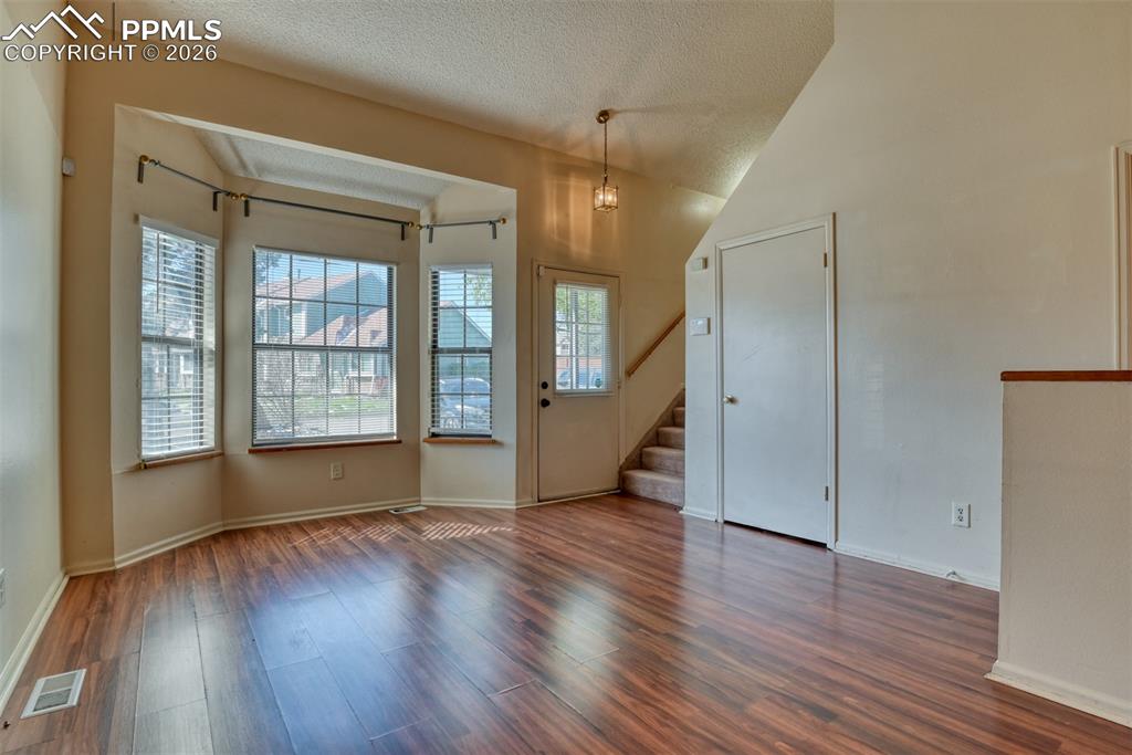 Image 6 of 32: Living Room