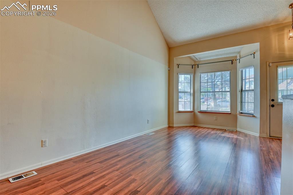 Image 7 of 32: Living Room