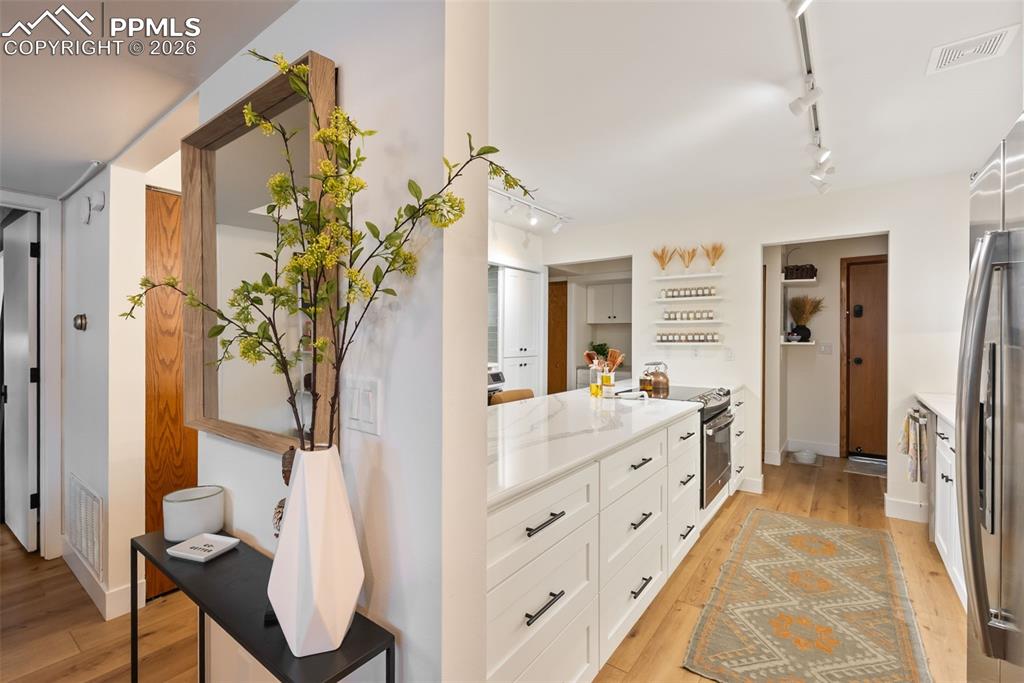 Image 13 of 39: Kitchen