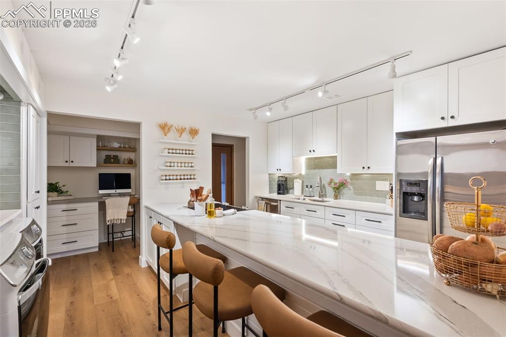 Image 15 of 39: Kitchen