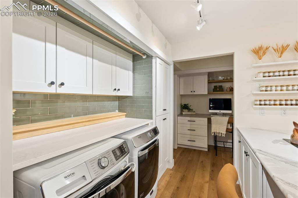 Image 16 of 39: Kitchen