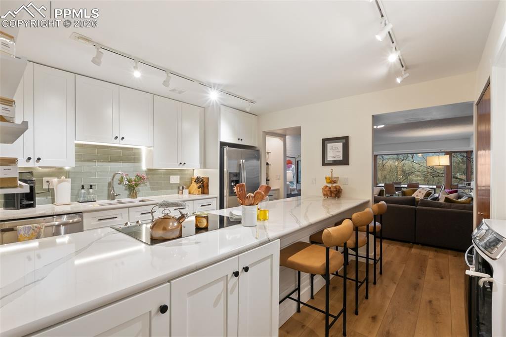 Image 5 of 39: Kitchen