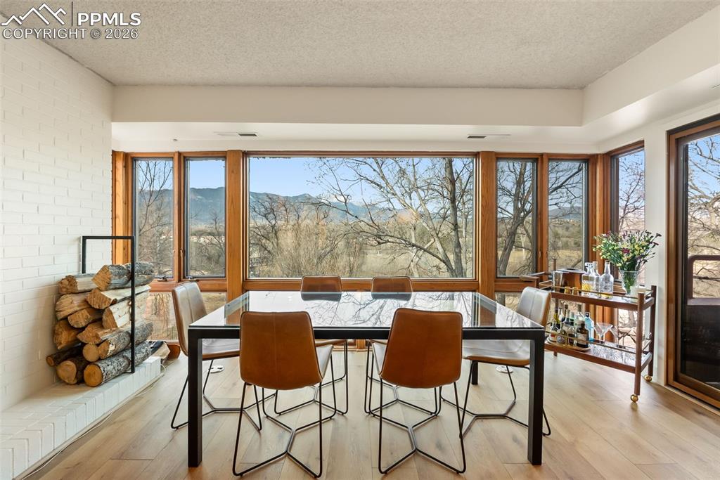 Image 7 of 39: Dining Area