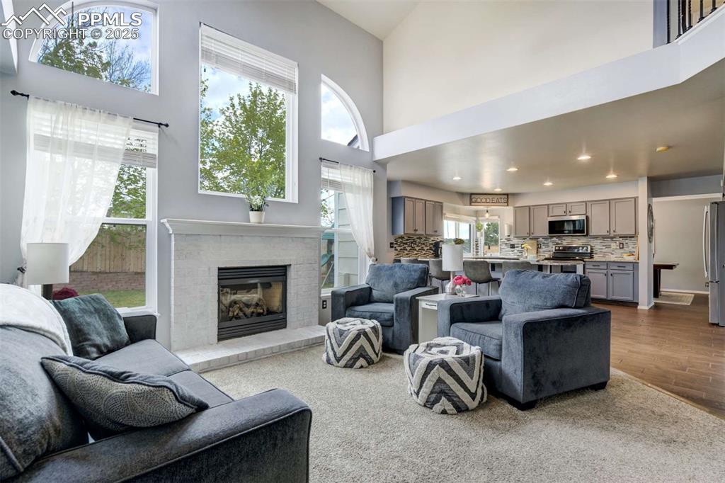 Image 18 of 50: Living Room
