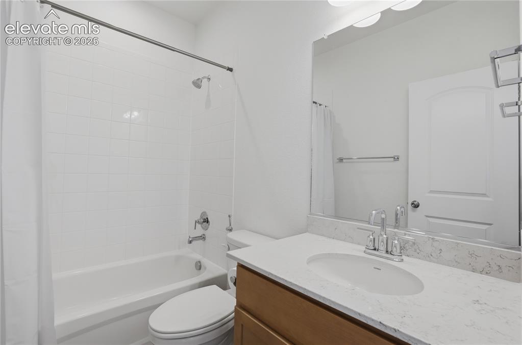 Image 14 of 23: Bathroom