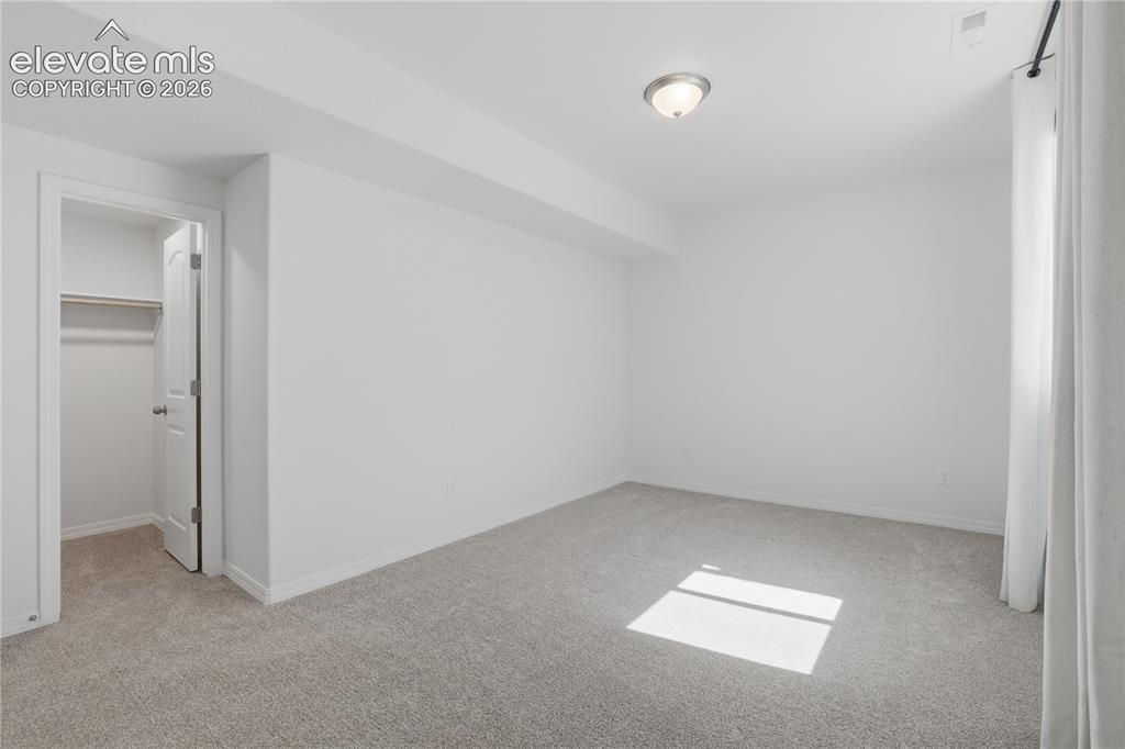 Image 18 of 23: Bedroom