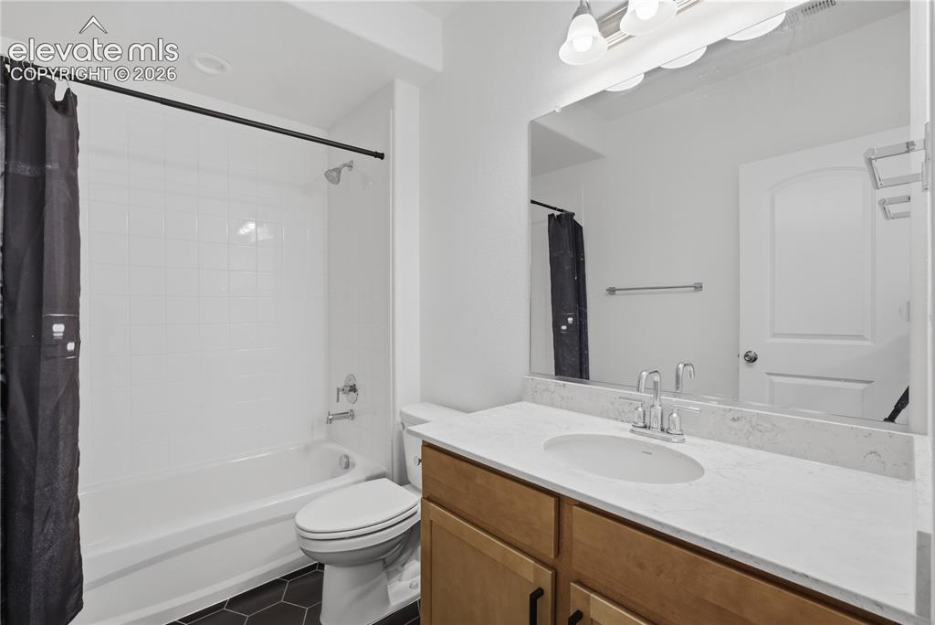 Image 19 of 23: Bathroom