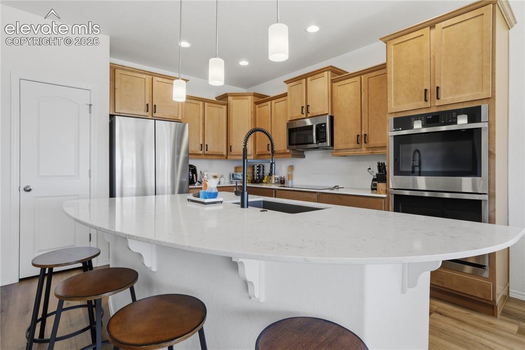 Image 4 of 23: Kitchen
