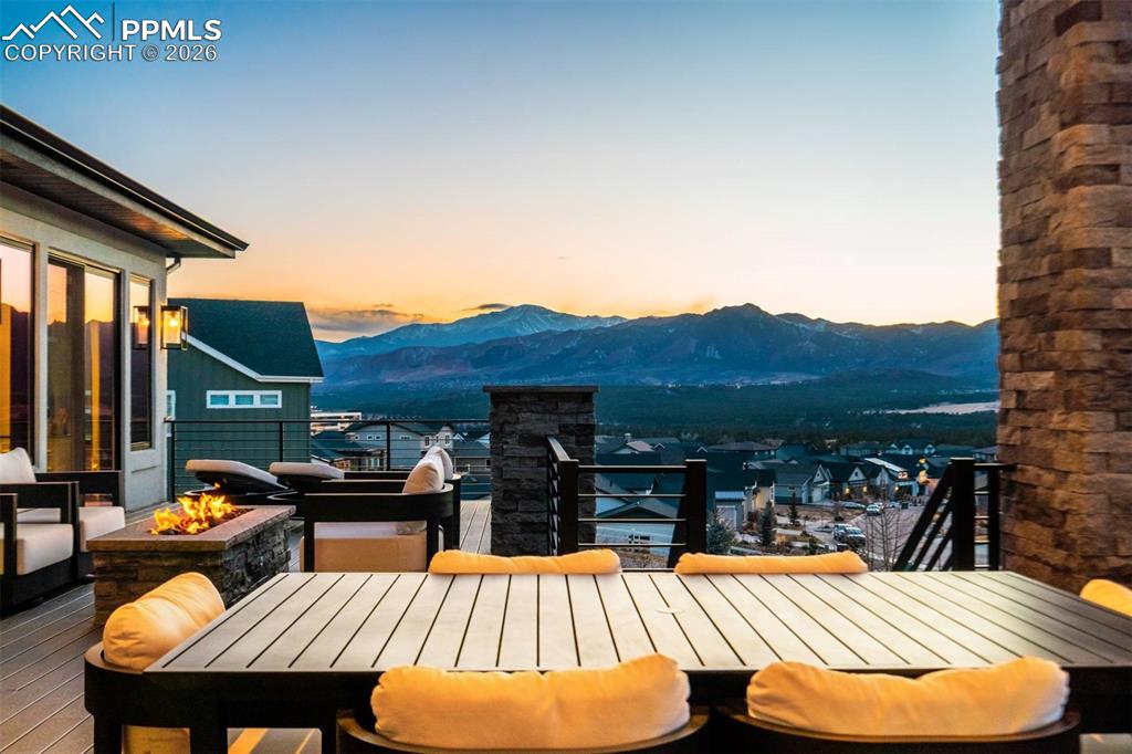 Image 13 of 50: Balcony