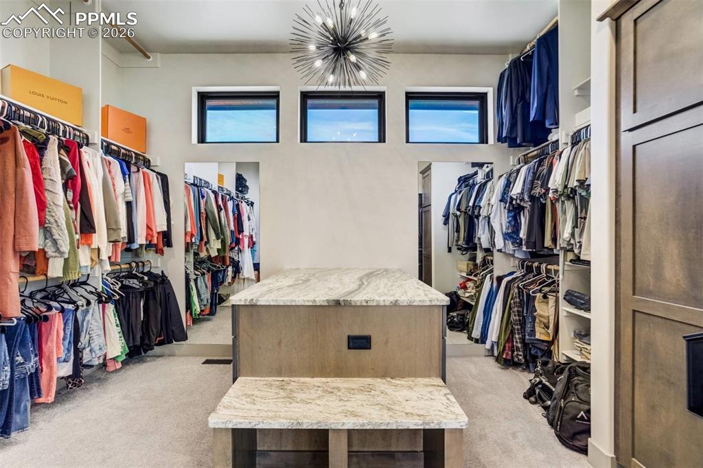 Image 20 of 50: Closet