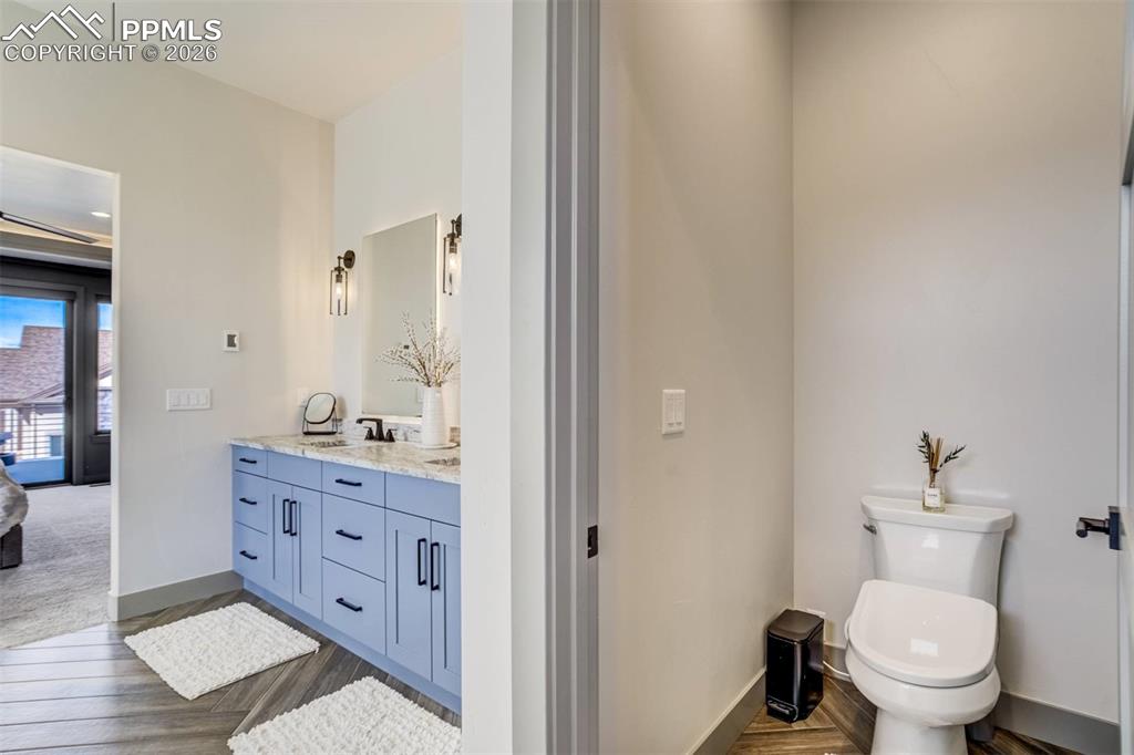 Image 23 of 50: Bathroom