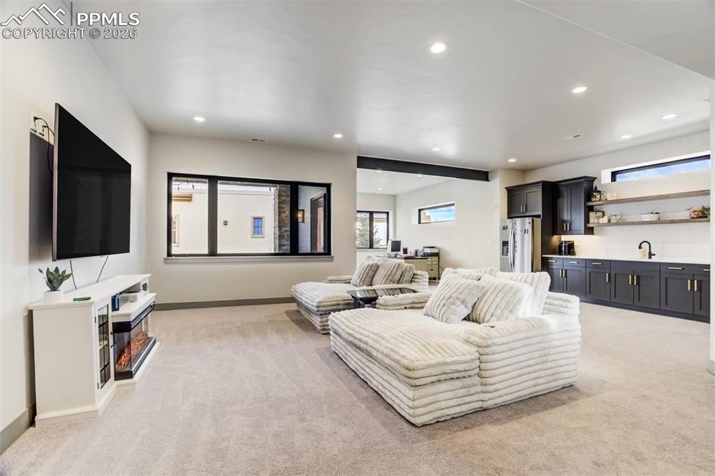 Image 29 of 50: Living Room