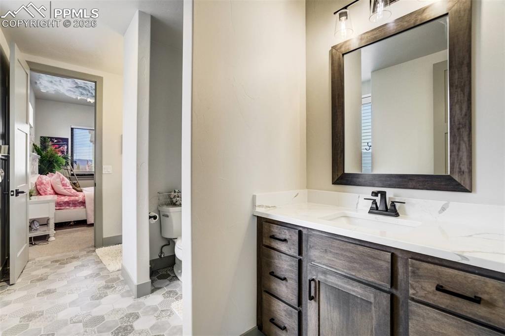 Image 34 of 50: Bathroom