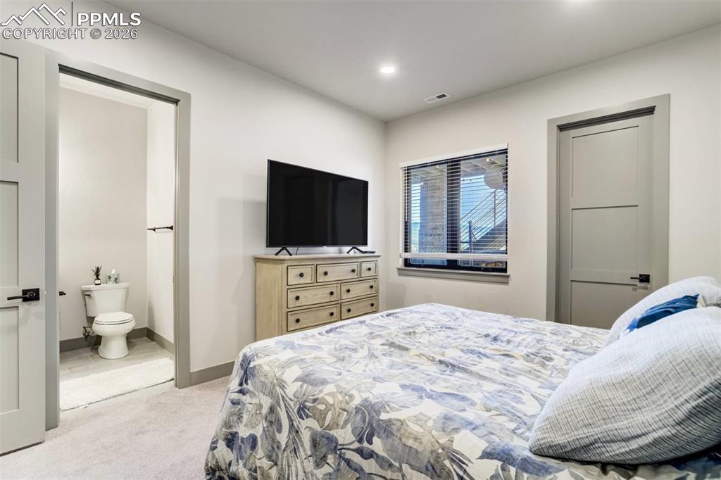 Image 36 of 50: Bedroom