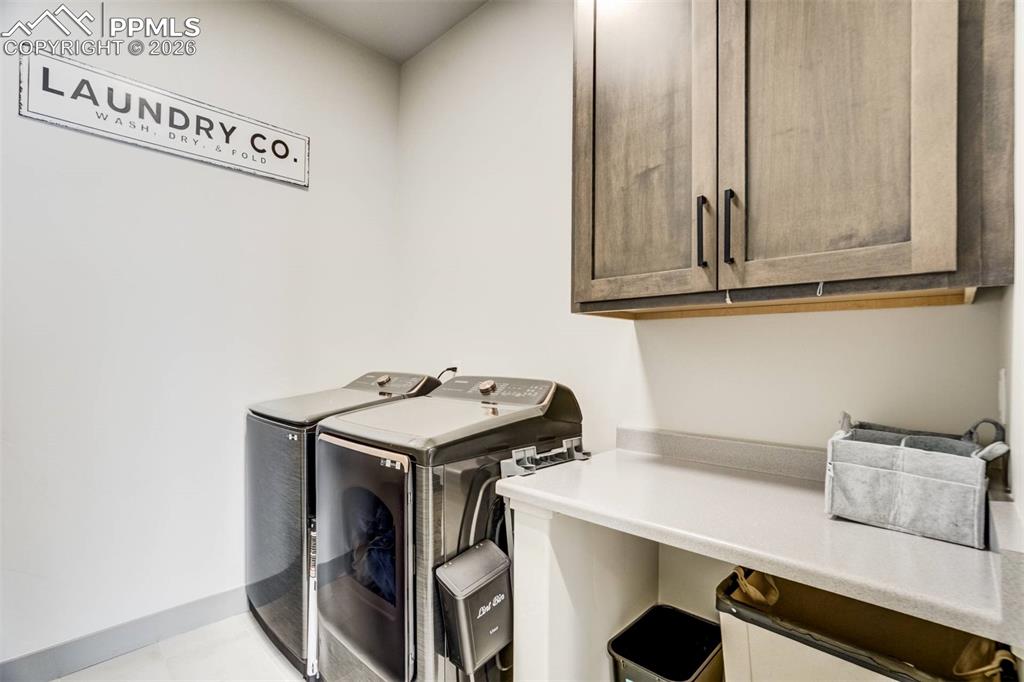 Image 40 of 50: Laundry