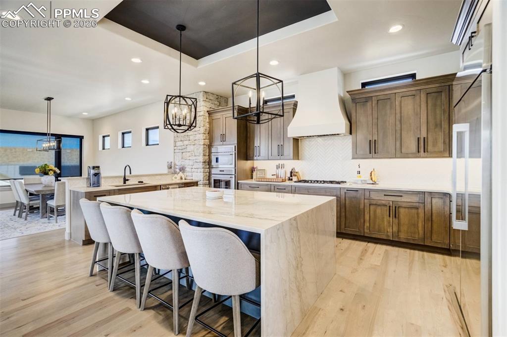 Image 7 of 50: Kitchen