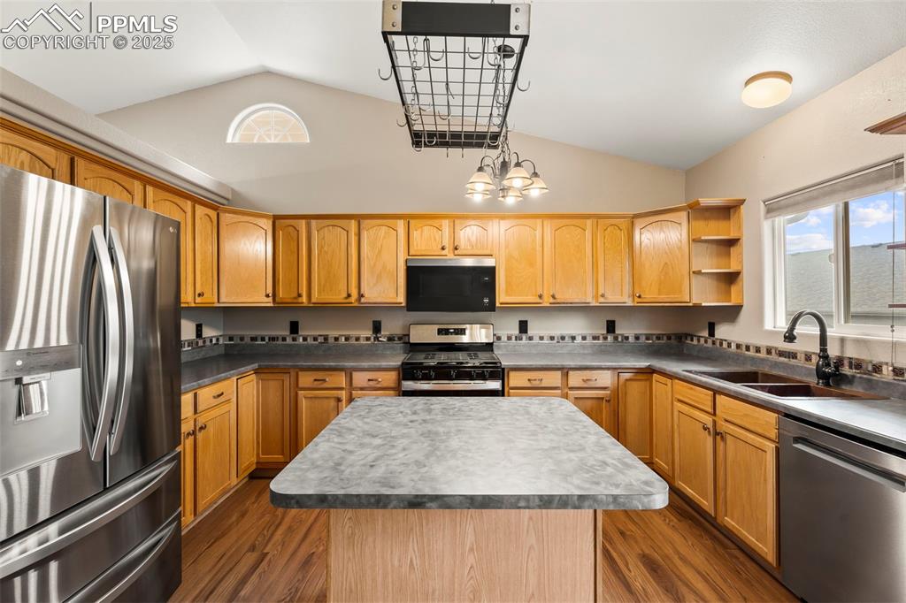 Image 12 of 34: Kitchen