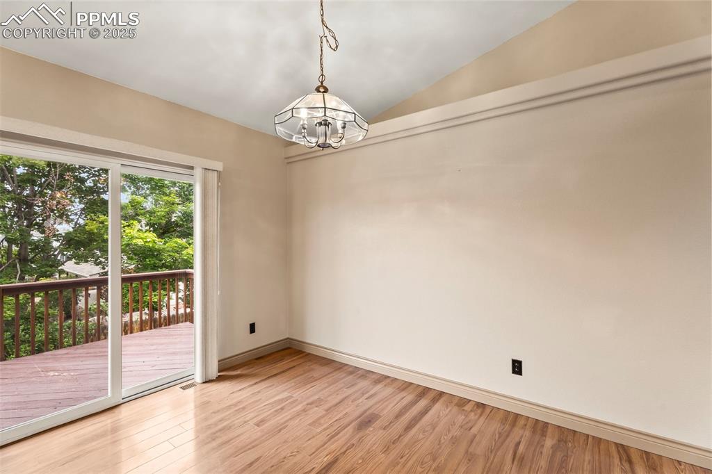 Image 13 of 34: Dining Area