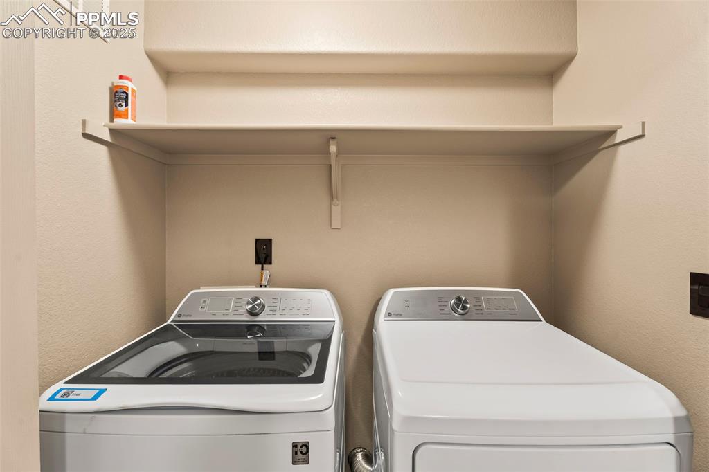 Image 22 of 34: Laundry