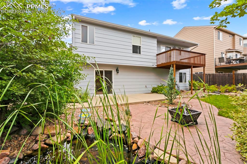 Image 30 of 34: Back of Structure