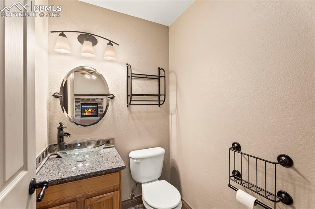 Image 9 of 34: Bathroom