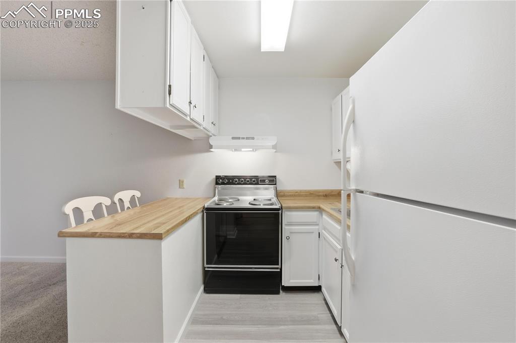 Image 11 of 26: Kitchen