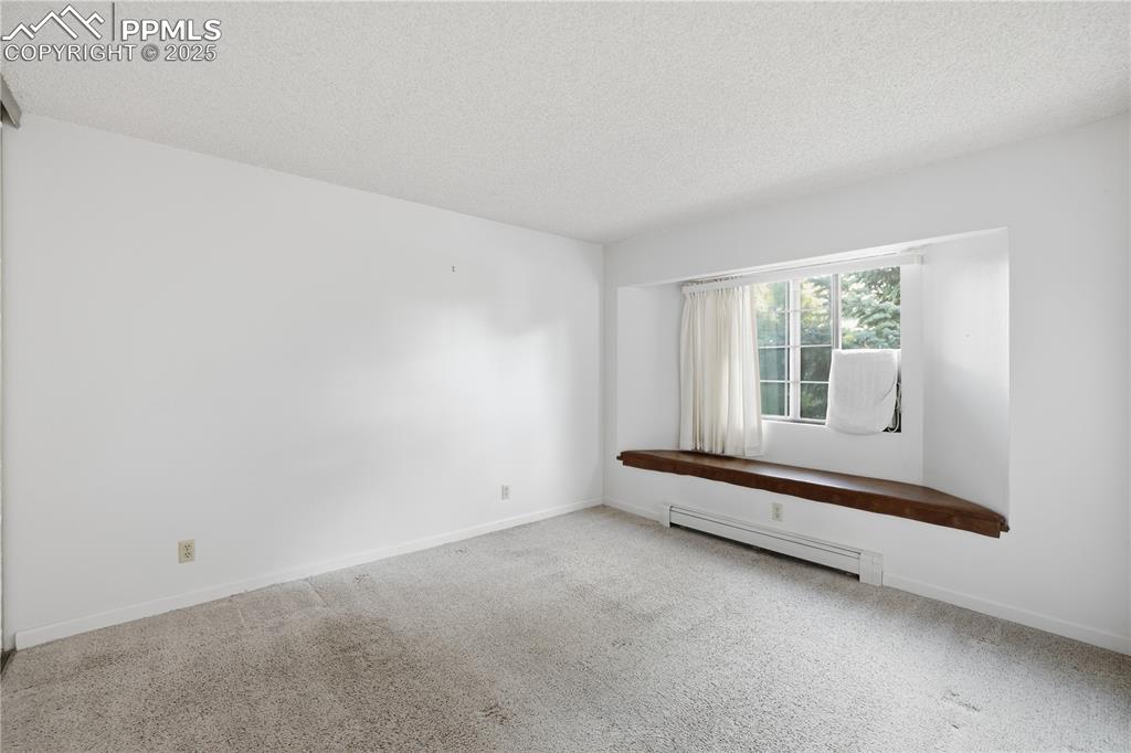 Image 14 of 26: Family Room