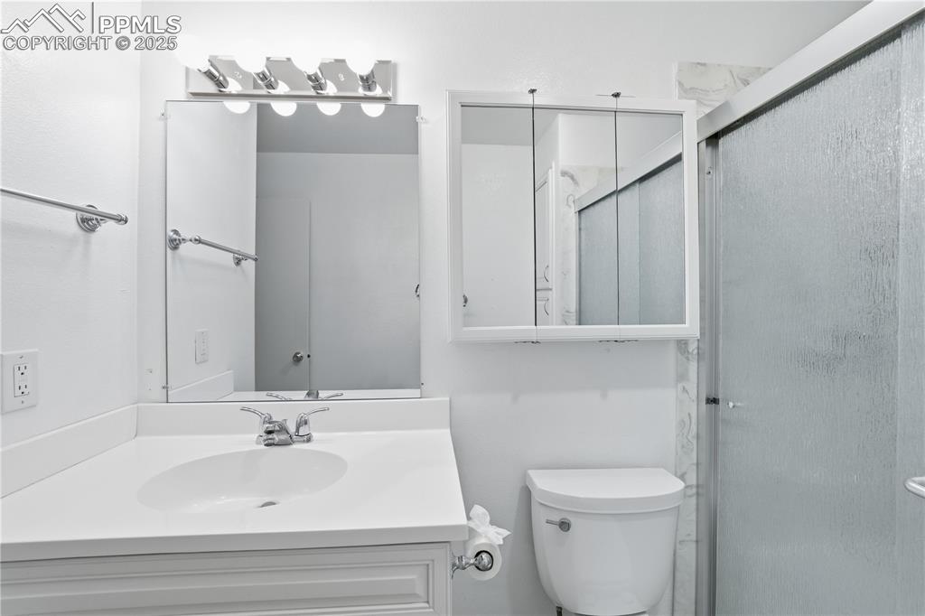 Image 16 of 26: Bathroom