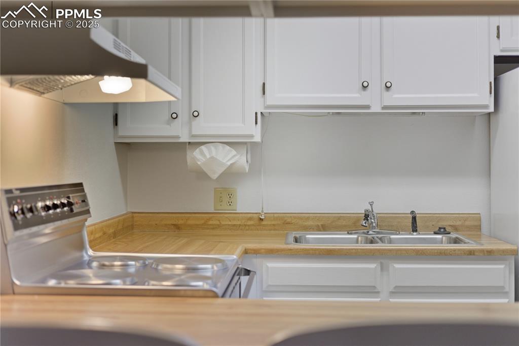 Image 18 of 26: Kitchen