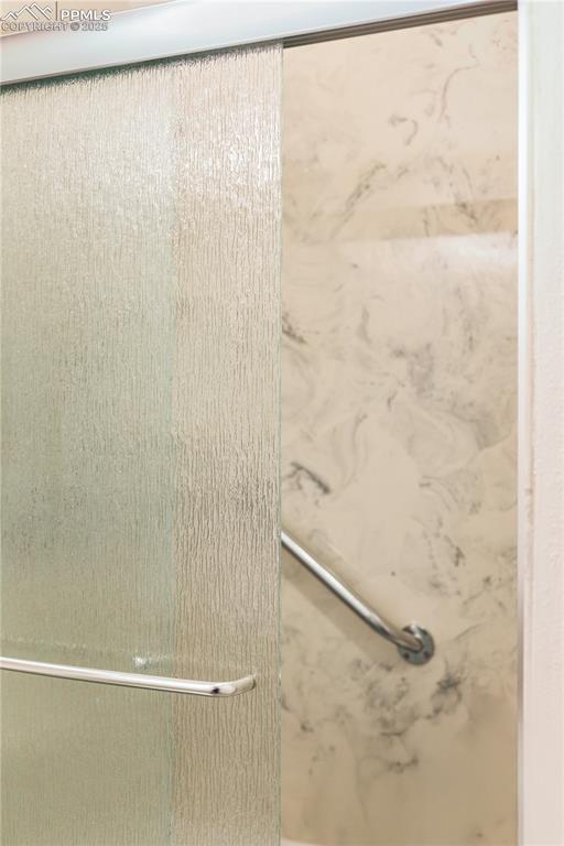 Image 20 of 26: Bathroom