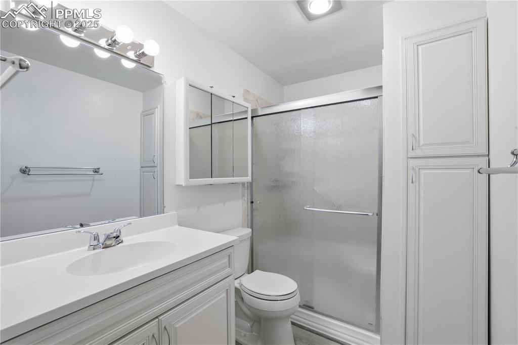 Image 8 of 26: Bathroom