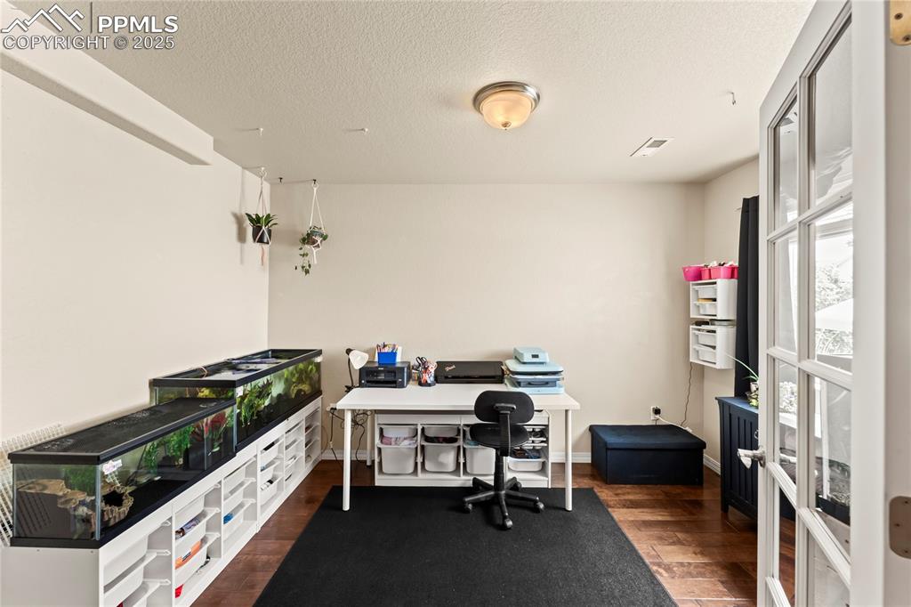 Image 12 of 32: Office