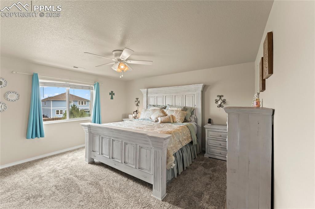 Image 16 of 32: Bedroom
