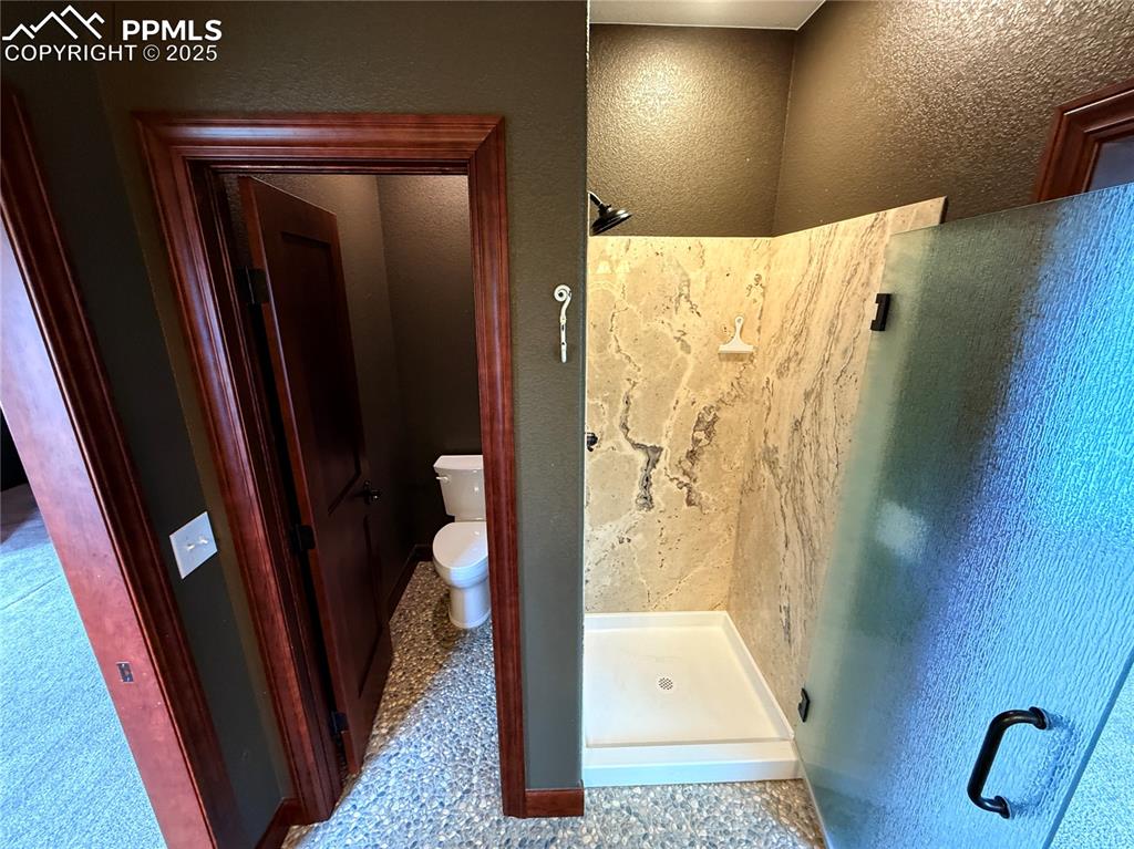 Image 20 of 50: Primary bathroom