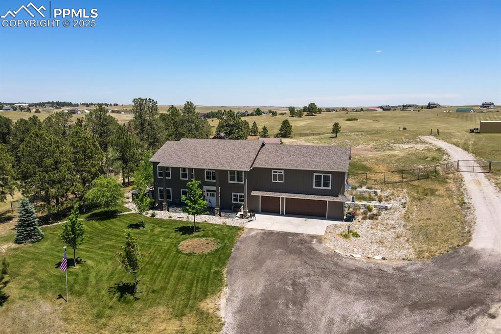 Image 32 of 50: Front of house