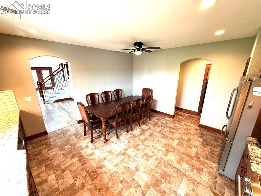 Image 8 of 50: eat in kitchen