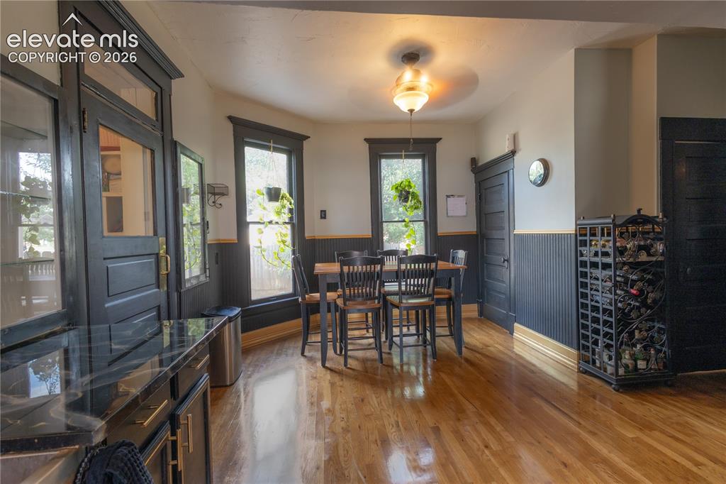 Image 12 of 27: Kitchen