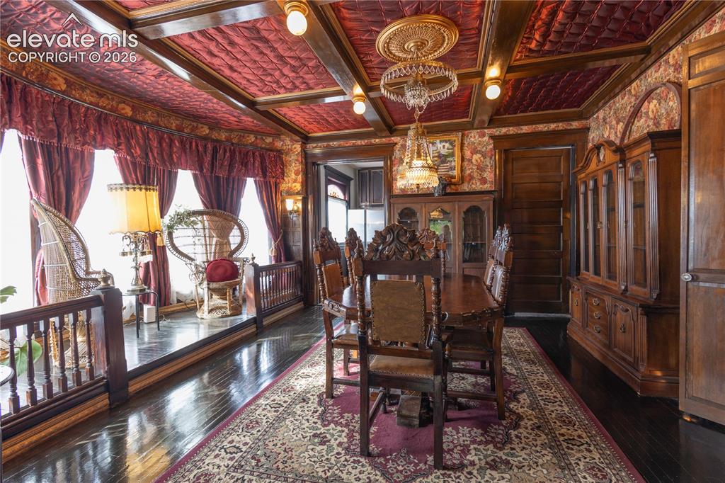 Image 8 of 27: Living Room