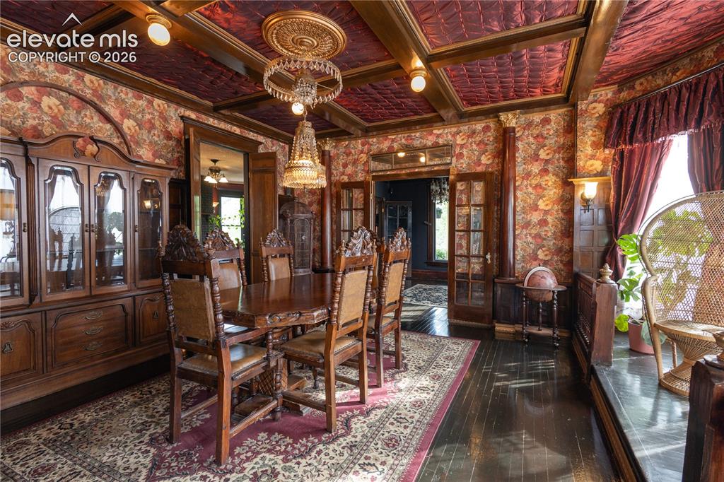Image 9 of 27: Dining Area