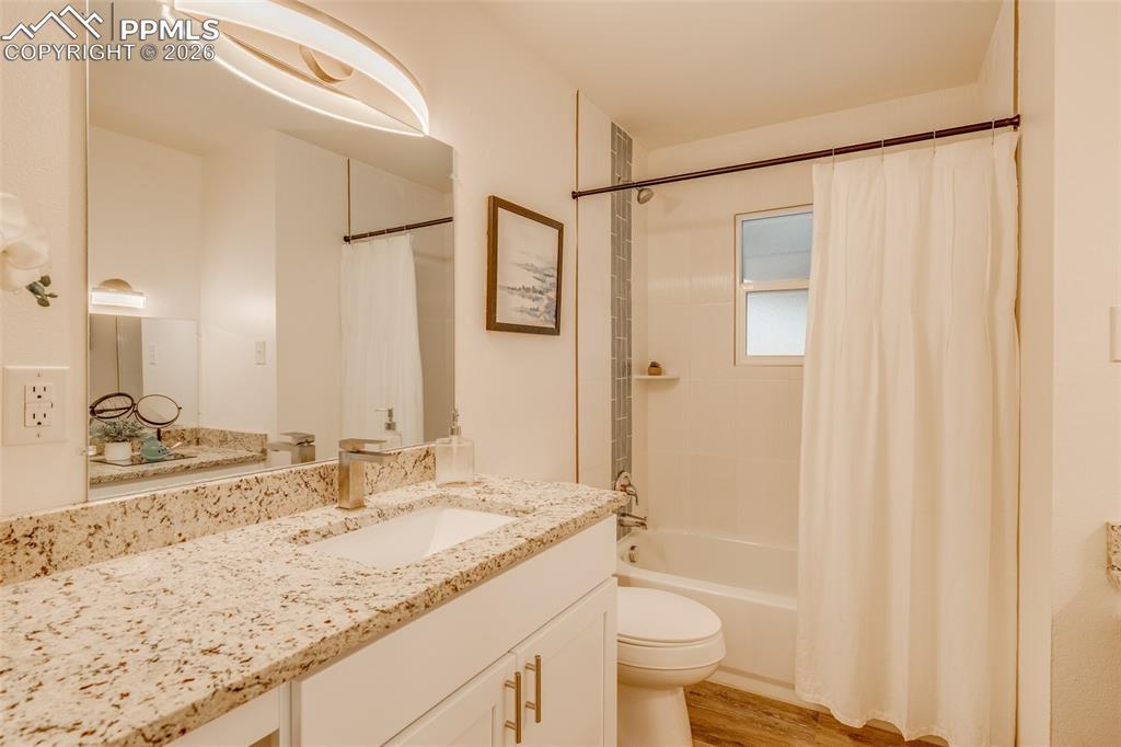 Image 15 of 24: Bathroom