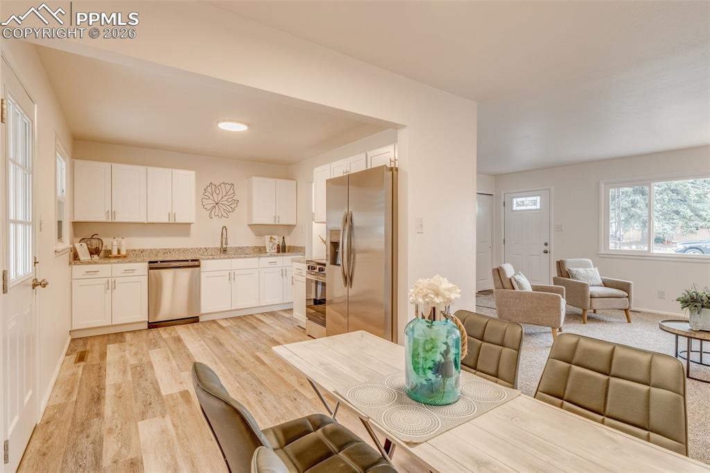 Image 6 of 24: Dining Area