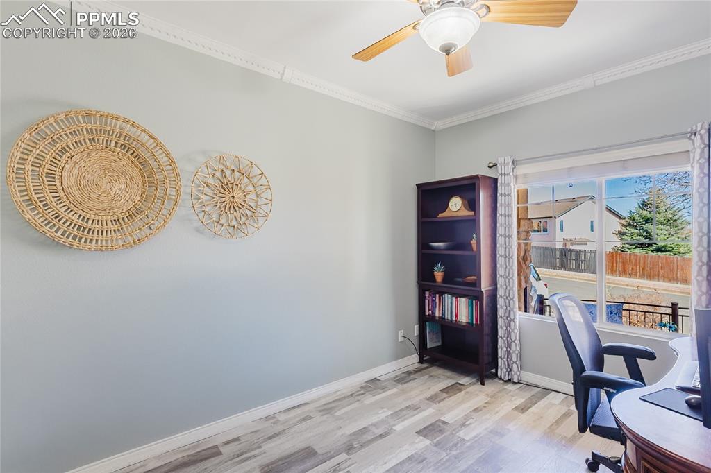 Image 10 of 50: Office