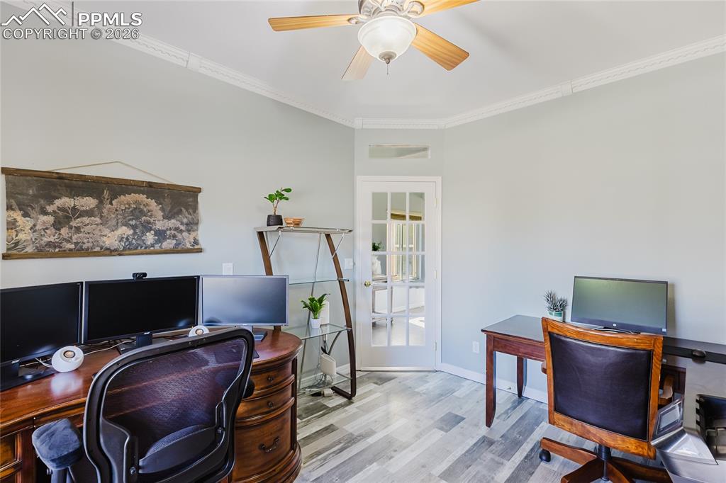 Image 11 of 50: Office