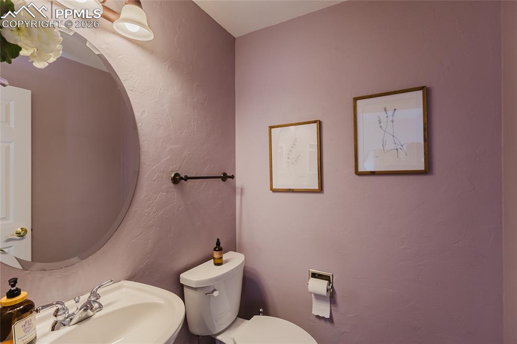 Image 12 of 50: Bathroom