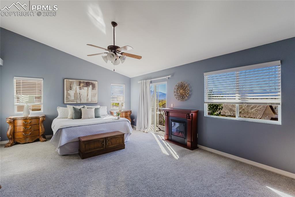 Image 14 of 50: Bedroom