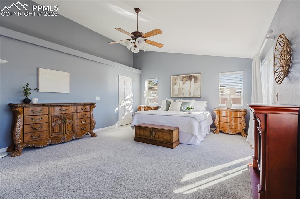 Image 16 of 50: Bedroom