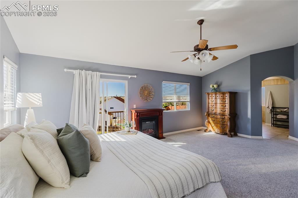 Image 18 of 50: Bedroom