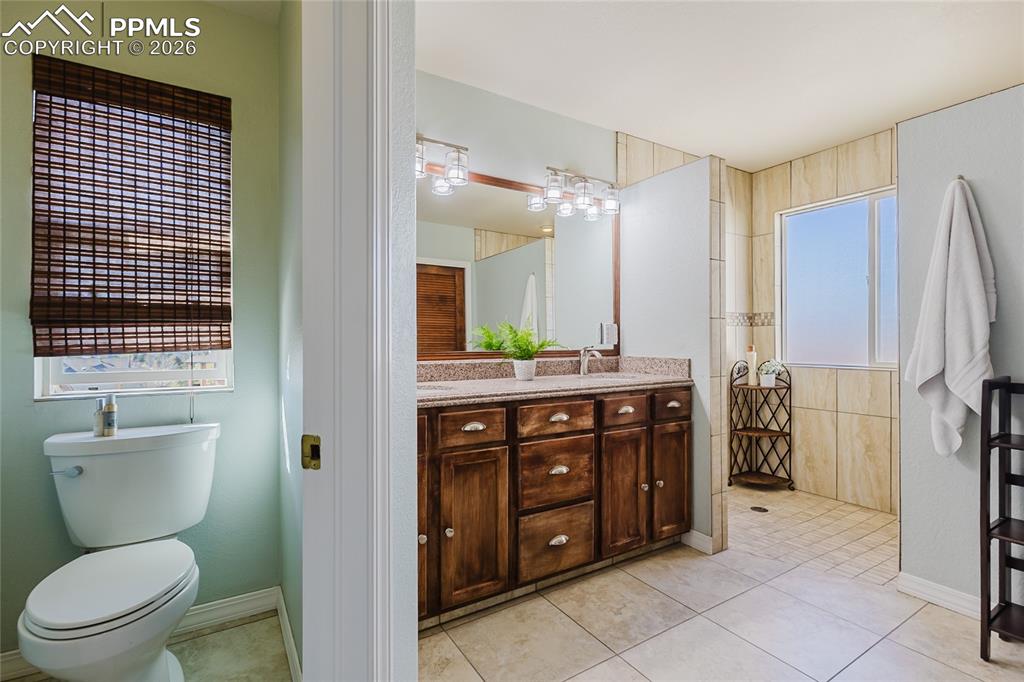 Image 20 of 50: Bathroom