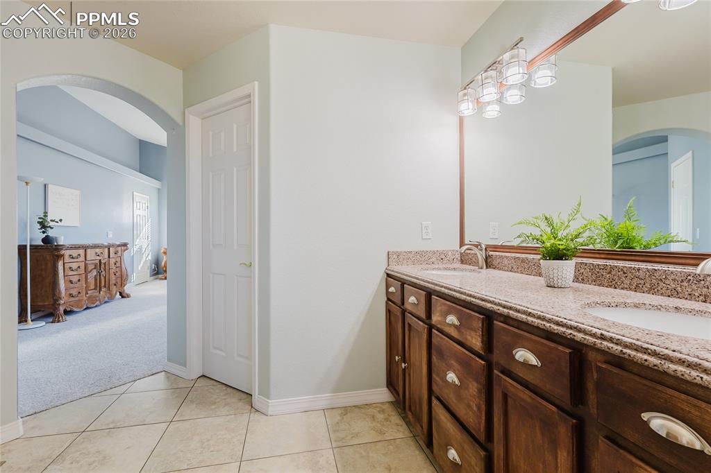 Image 24 of 50: Bathroom